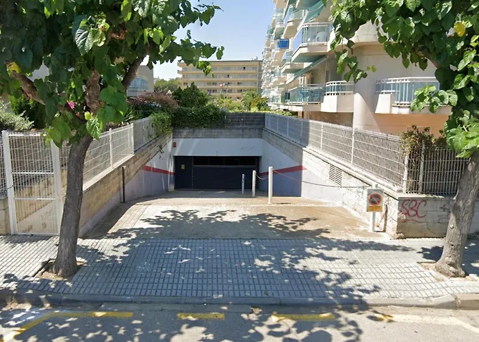 Uhc Larimar Family Complex Superior Salou